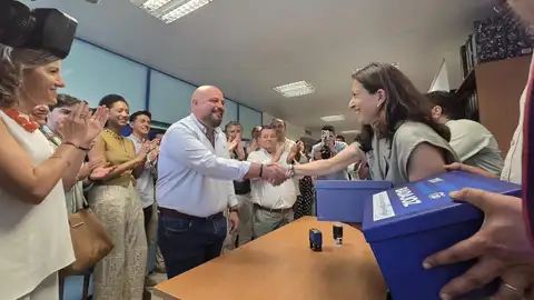 Manuel Naharro presenta 2.512 avales a su candidatura a renovar la Presidencia del PP provincial de Badajoz Manuel Naharro presenta 2.512 avales a su candidatura a renovar la Presidencia del PP provincial de Badajoz