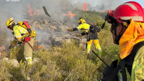 Las altas temperaturas disparan el riesgo de incendios: seis conatos en una tarde y un fuego aún activo en Benicarló Las altas temperaturas disparan el riesgo de incendios: seis conatos en una tarde y un fuego aún activo en Benicarló