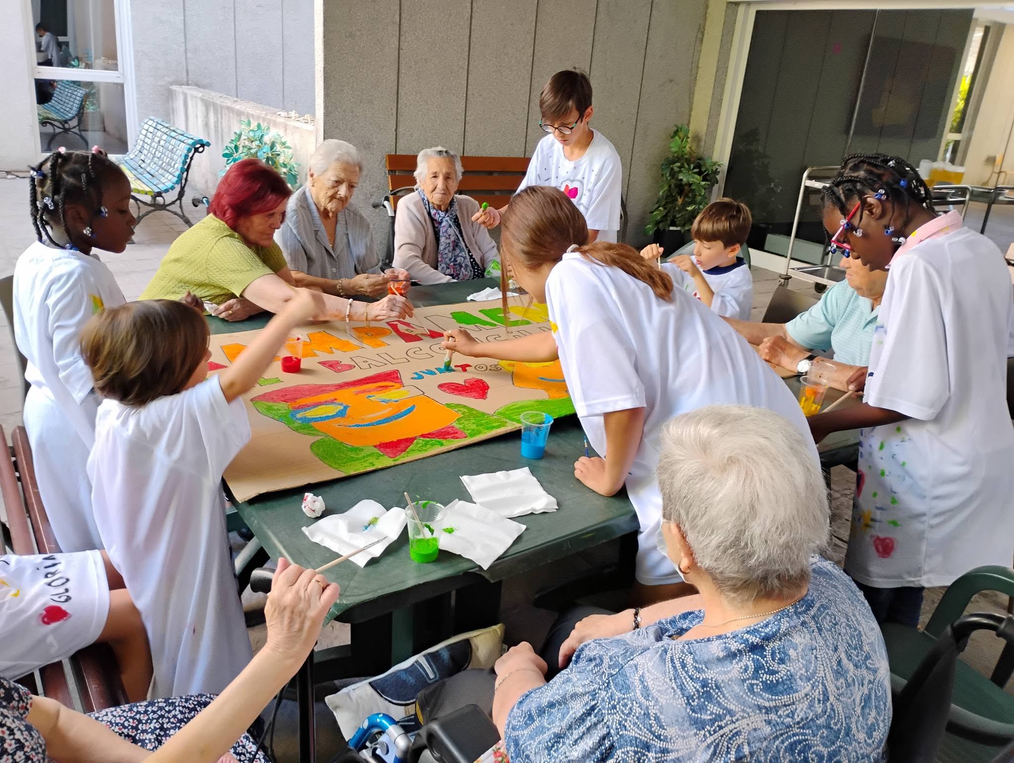 “De acampada con mis abuelos”: Amavir Cuenca une generaciones en una experiencia muy especial “De acampada con mis abuelos”: Amavir Cuenca une generaciones en una experiencia muy especial