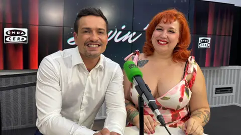 Prensa del corazón, burlesque, deseo, postureo y alguna verdad incómoda. Nacho Gay y Miss Loot se pasan por LOVIN’ YOU… y pasa lo que tenía que pasar. Prensa del corazón, burlesque, deseo, postureo y alguna verdad incómoda. Nacho Gay y Miss Loot se pasan por LOVIN’ YOU… y pasa lo que tenía que pasar.