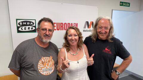 Los 'Dimonis' Juanan Costa (derecha) y Biel Socías (izquierda) , junto a Elka Dimitrova en Onda Cero Mallorca Los 'Dimonis' Juanan Costa (derecha) y Biel Socías (izquierda) , junto a Elka Dimitrova en Onda Cero Mallorca