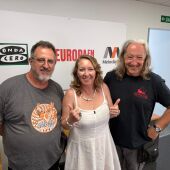 Los 'Dimonis' Juanan Costa (derecha) y Biel Socías (izquierda) , junto a Elka Dimitrova en Onda Cero Mallorca