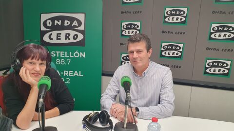 El CEO de Cartonajes La plana, Juan Ignacio Piquer con la periodista, Lorena Pardo. 