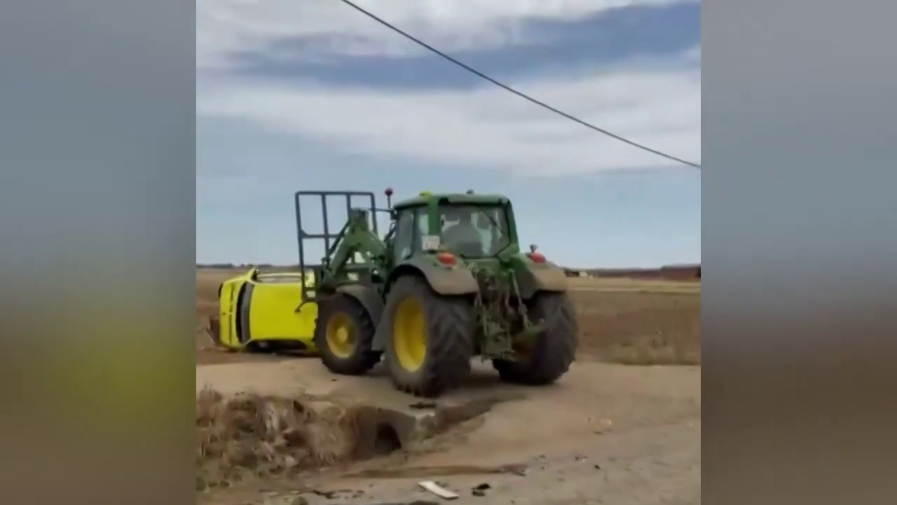 Detenido en León por embestir a un vehículo de una empresa de cobro de impagos con un tractor Detenido en León por embestir a un vehículo de una empresa de cobro de impagos con un tractor