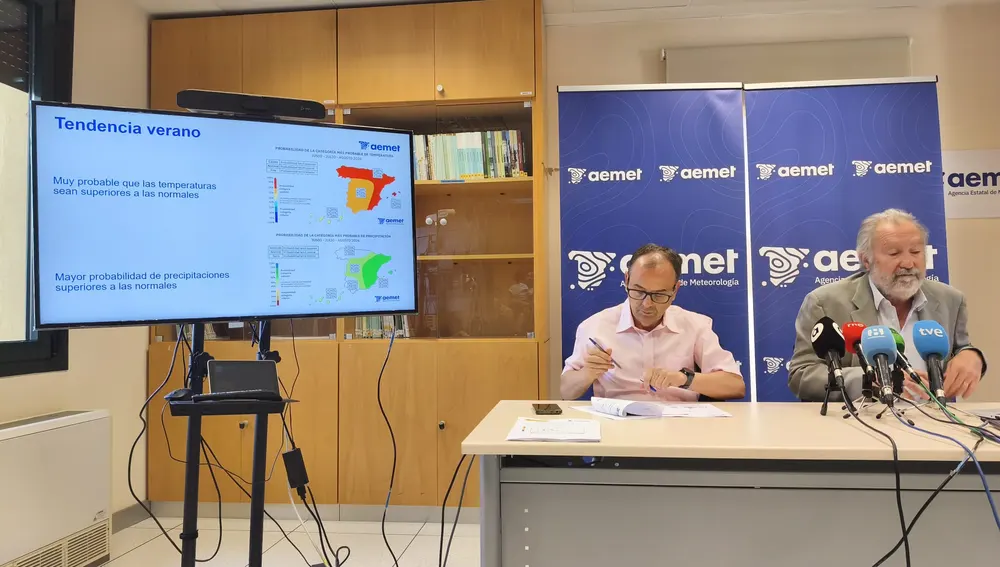 Los representantes de la AEMET han dado a conocer los detalles de la previsión para este verano. Los representantes de la AEMET han dado a conocer los detalles de la previsión para este verano.