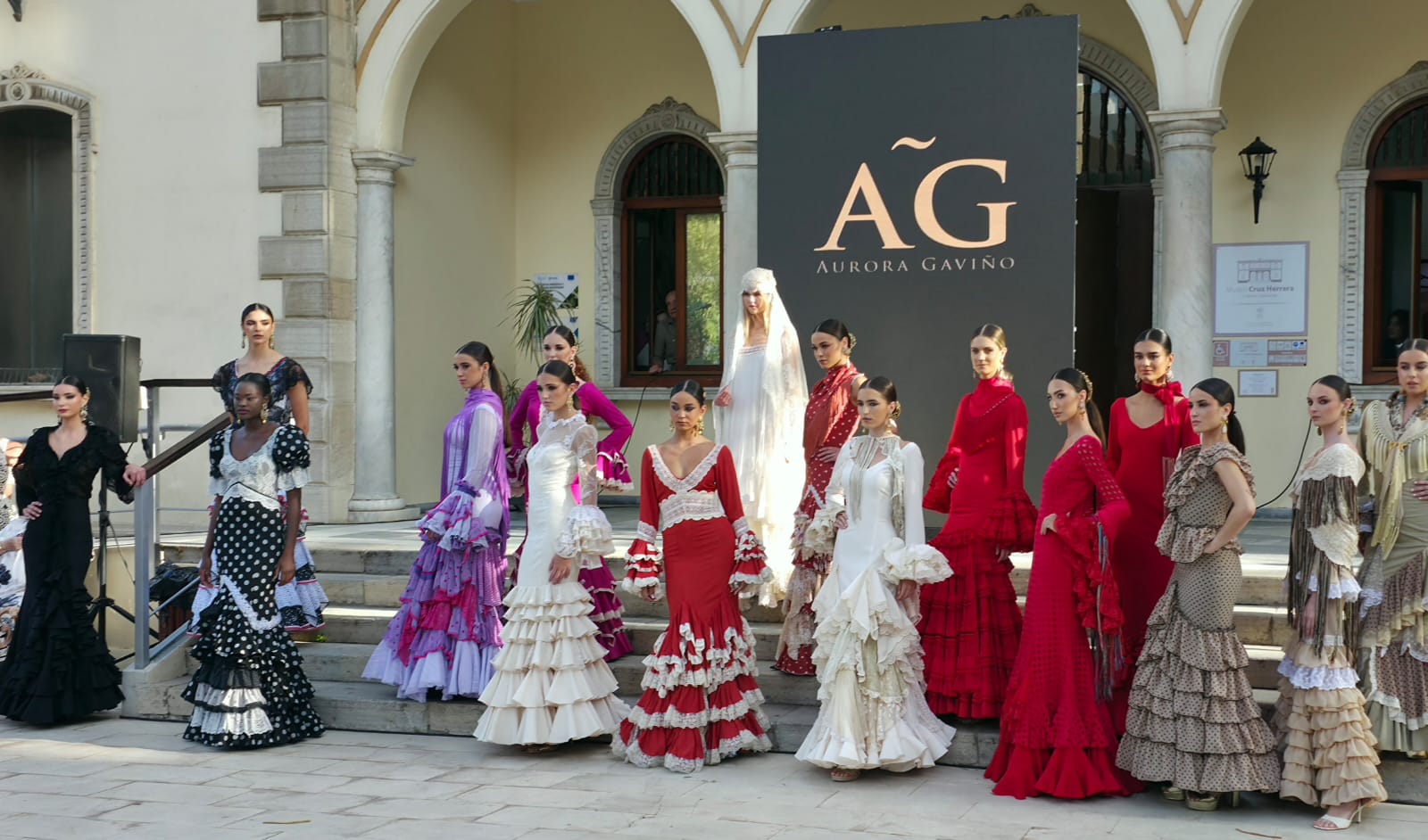 “La Línea Flamenca” triunfa en su primera edición y consolida su apuesta por la moda, el arte y la tradición andaluza “La Línea Flamenca” triunfa en su primera edición y consolida su apuesta por la moda, el arte y la tradición andaluza