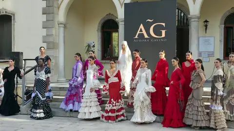 “La Línea Flamenca” triunfa en su primera edición y consolida su apuesta por la moda, el arte y la tradición andaluza “La Línea Flamenca” triunfa en su primera edición y consolida su apuesta por la moda, el arte y la tradición andaluza