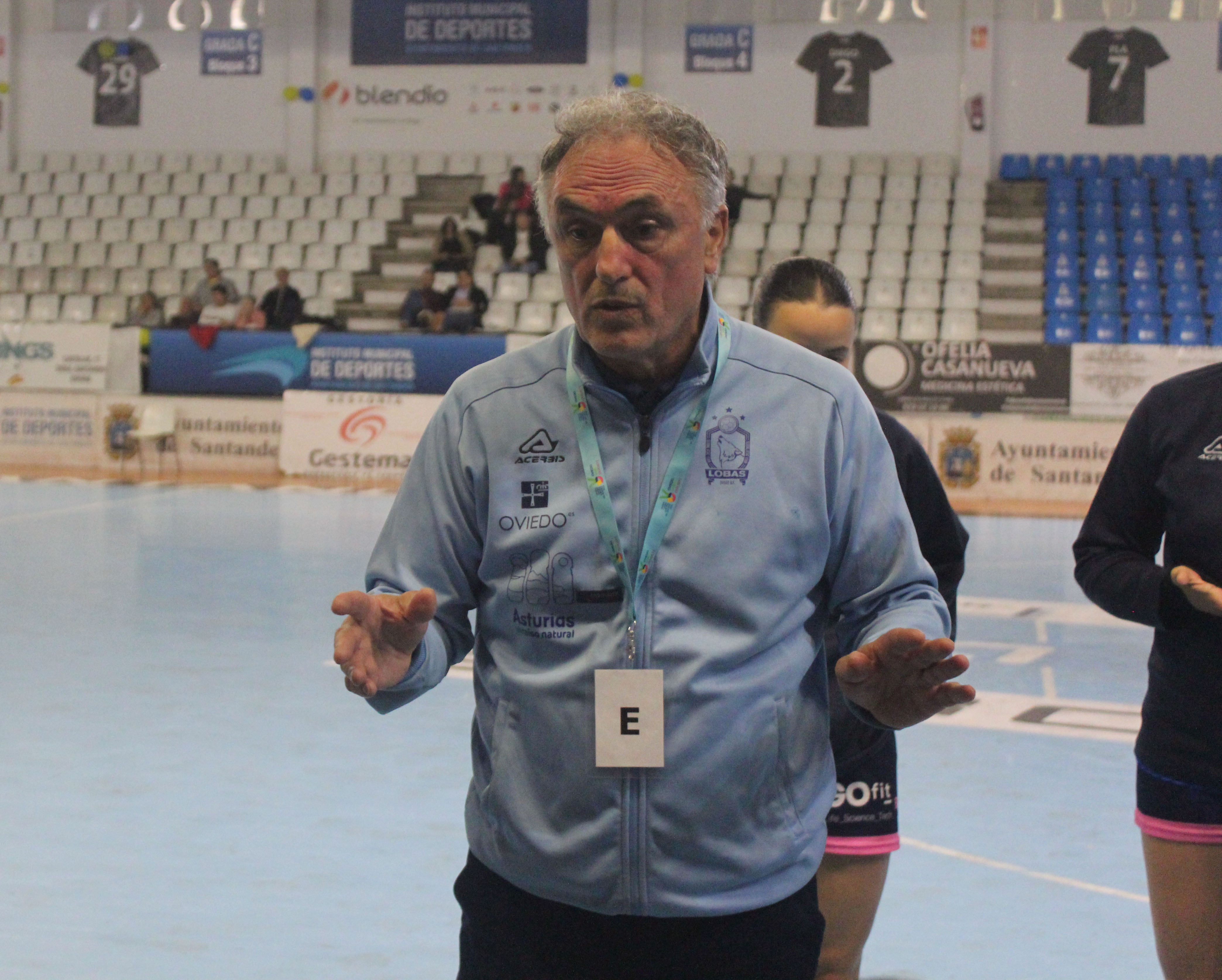 Manolo Díaz seguirá al frente del Lobas Manolo Díaz seguirá al frente del Lobas