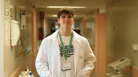 La Asociación Española Contra el Cáncer llama a jóvenes voluntarios para acompañar en hospitales este verano La Asociación Española Contra el Cáncer llama a jóvenes voluntarios para acompañar en hospitales este verano