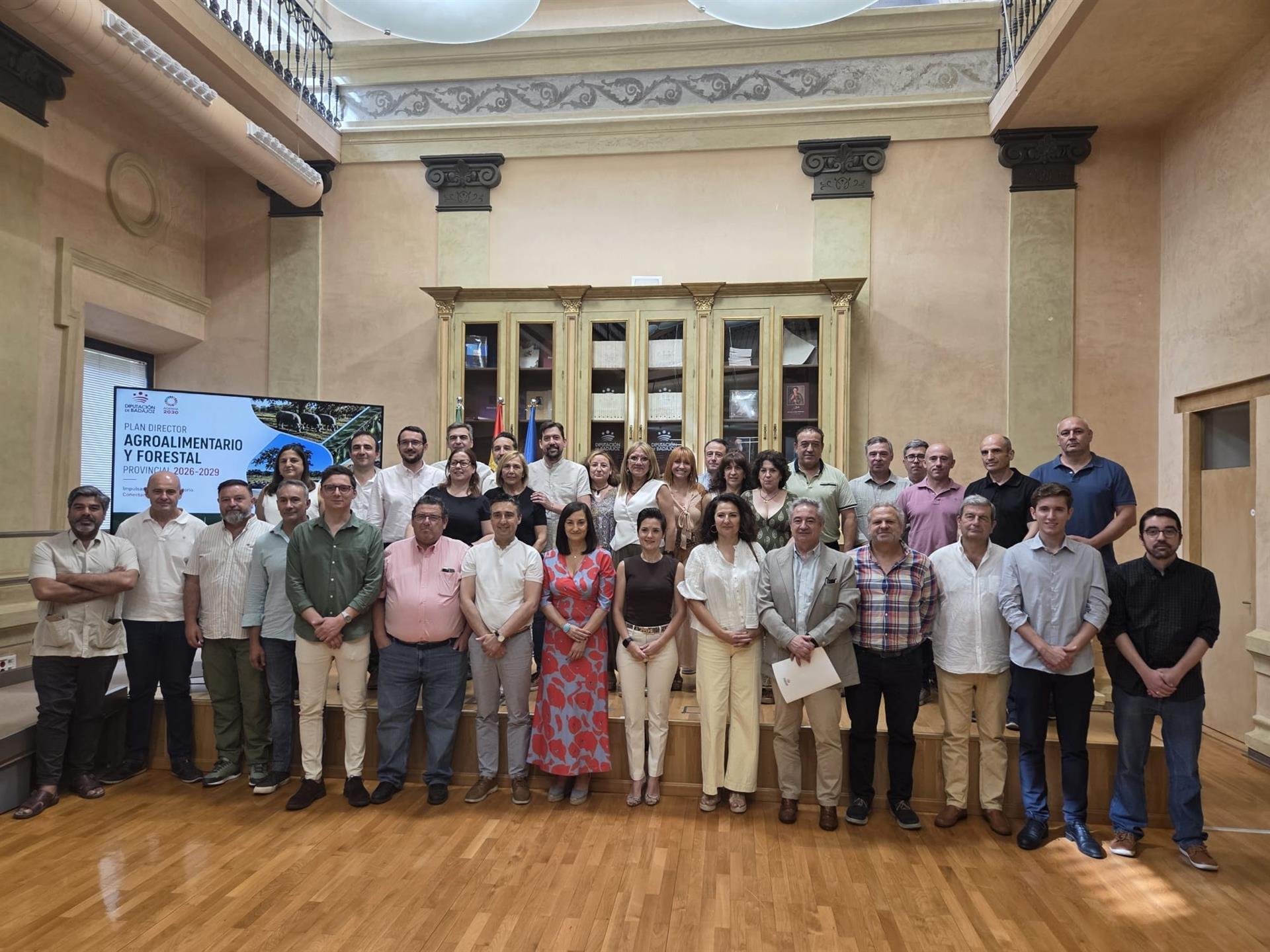 La Diputación de Badajoz dota con 7,8 millones un plan dirigido a impulsar los sectores agroalimentario y forestal La Diputación de Badajoz dota con 7,8 millones un plan dirigido a impulsar los sectores agroalimentario y forestal