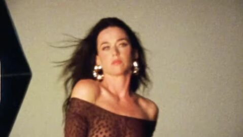 Katy Perry, en un adelanto del videoclip de 'Watch It Burn'