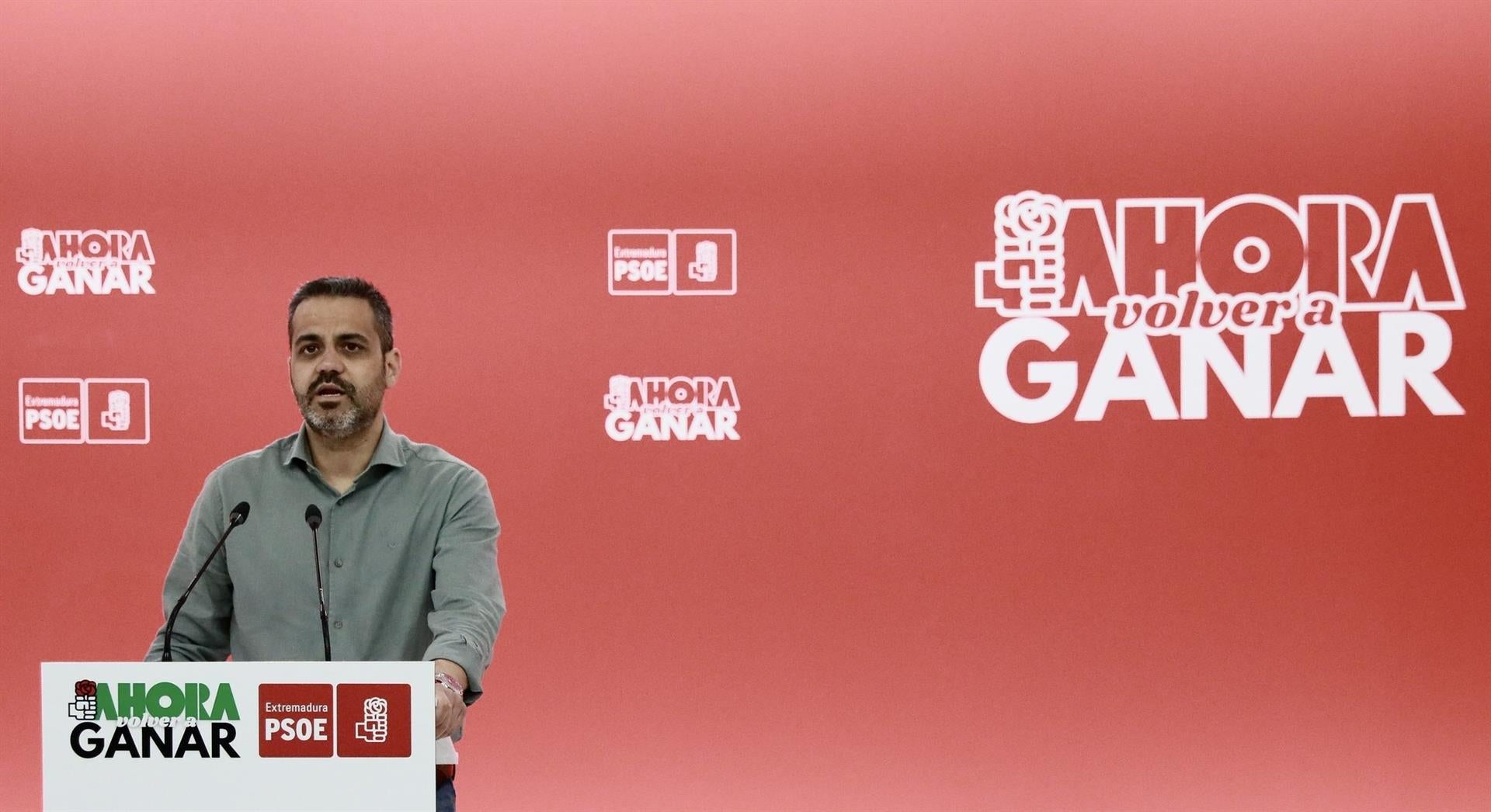 El PSOE extremeño advierte que recurrir el Plan Estatal de Vivienda supone "en la práctica, renunciar a 210 millones" El PSOE extremeño advierte que recurrir el Plan Estatal de Vivienda supone "en la práctica, renunciar a 210 millones"