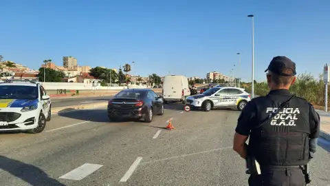 Control de la Policía Local de Elche en una zona costera. Control de la Policía Local de Elche en una zona costera.