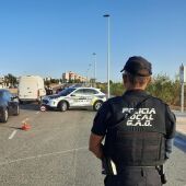 Control de la Policía Local de Elche en una zona costera.