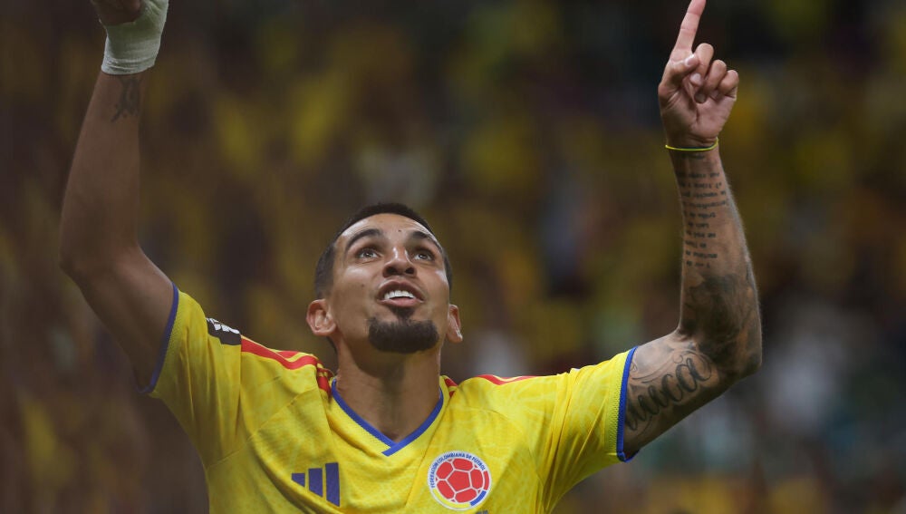  Daniel Muñoz de Colombia celebra su gol de este martes, durante un partido del grupo K del Mundial de la FIFA 2026 entre Colombia y RD Congo