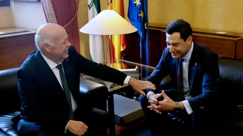 El presidente del Parlamento de Andalucía, Jesús Aguirre (i), durante la reunión mantenida con el líder del PP-A y presidente de la Junta, Juanma Moreno (d) El presidente del Parlamento de Andalucía, Jesús Aguirre (i), durante la reunión mantenida con el líder del PP-A y presidente de la Junta, Juanma Moreno (d)/ EFE/José Manuel Vidal