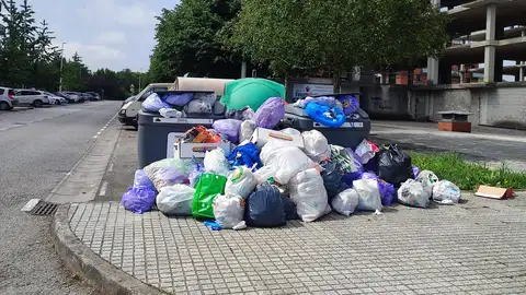 Desconvocada la huelga de basuras que afectaba a 18 municipios del occidente de Cantabria y Bezana Desconvocada la huelga de basuras que afectaba a 18 municipios del occidente de Cantabria y Bezana