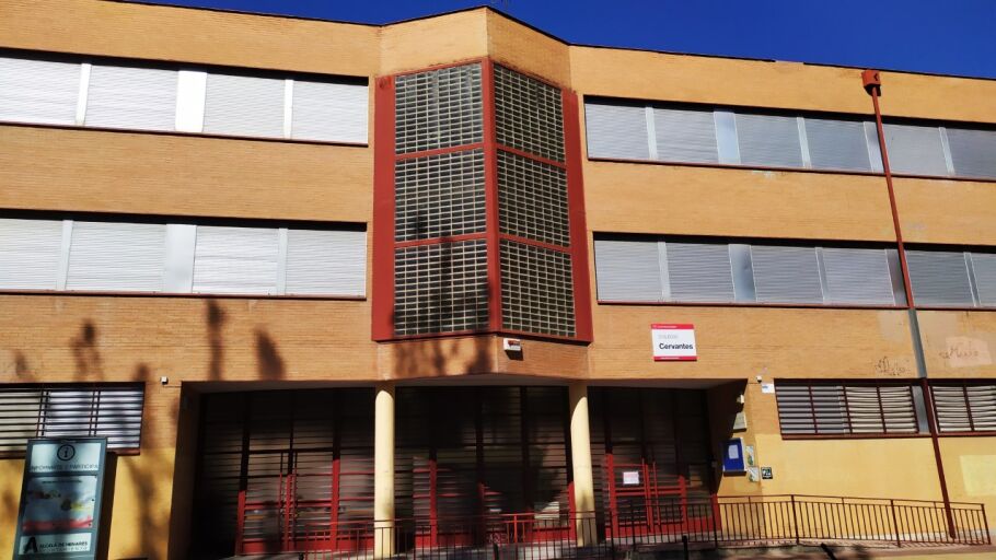 Fachada del CEIP Cervantes de Alcal&aacute; de Henares