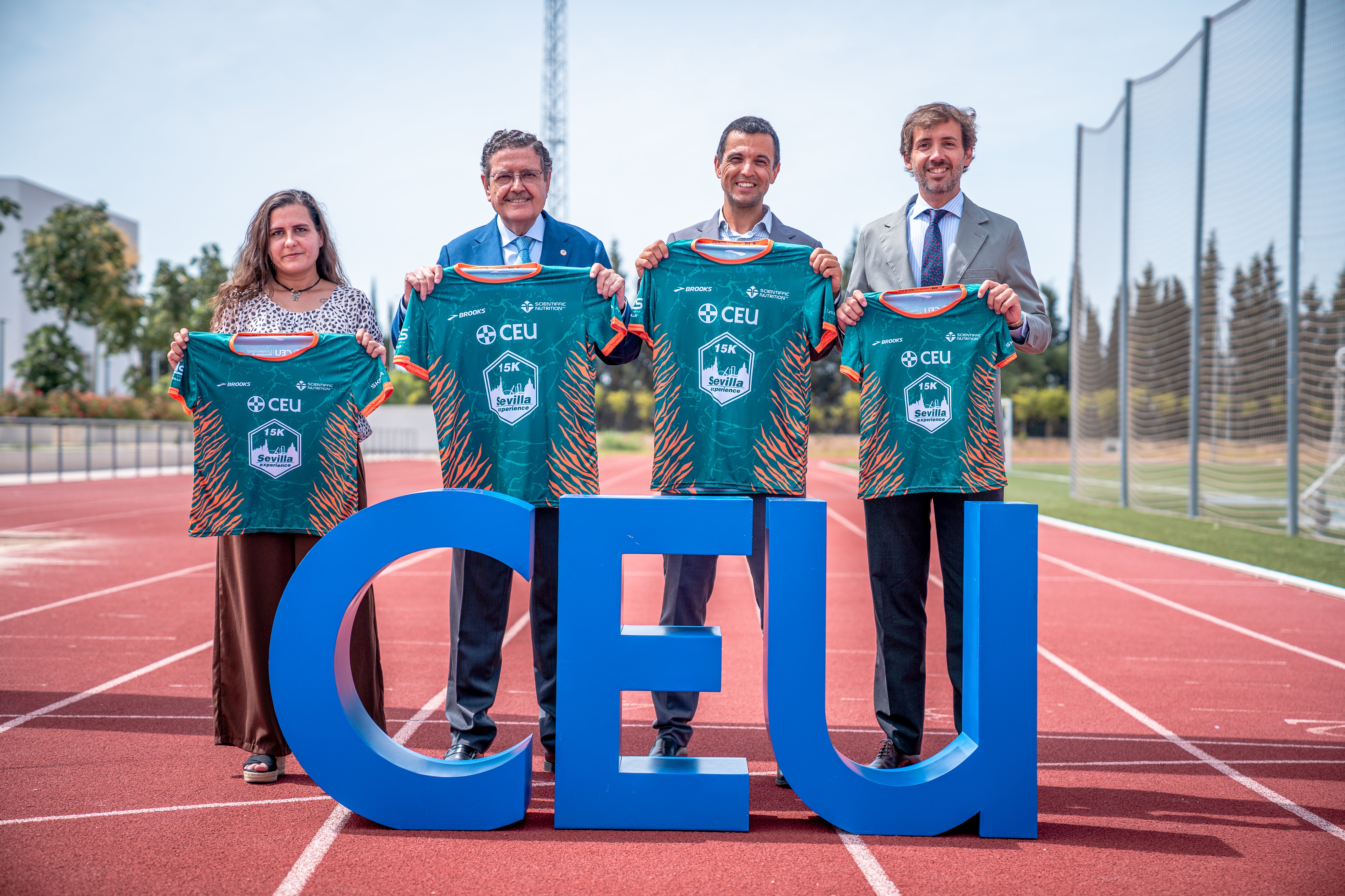 La tercera edición de la CEU Sevilla 15K Experience presenta su camiseta oficial La tercera edición de la CEU Sevilla 15K Experience presenta su camiseta oficial