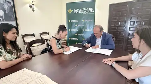 Caja Rural de Extremadura apoya como patrocinador la 40ª edición del Festival de Teatro Clásico de Alcántara Caja Rural de Extremadura apoya como patrocinador la 40ª edición del Festival de Teatro Clásico de Alcántara