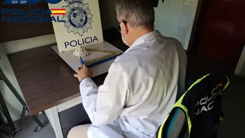 La Policía Nacional detiene en Palencia a una mujer como presunta autora de un delito de robo con fuerza en domicilio mediante llave falsa .