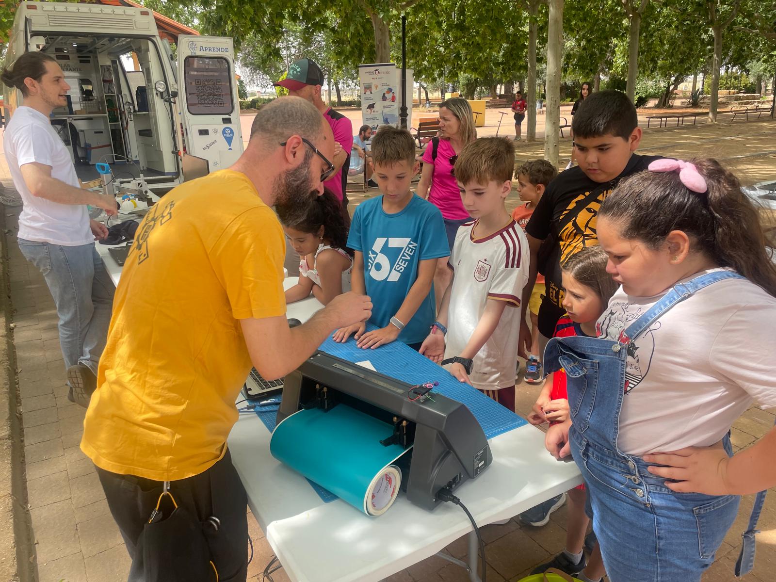 El laboratorio que viaja por Cuenca para reducir la brecha digital rural El laboratorio que viaja por Cuenca para reducir la brecha digital rural