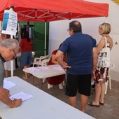 Ciudadanos firmando las alegaciones contra las plantas solares La Balsa y la Cascada de Novelda. Ciudadanos firmando las alegaciones contra las plantas solares La Balsa y la Cascada de Novelda.