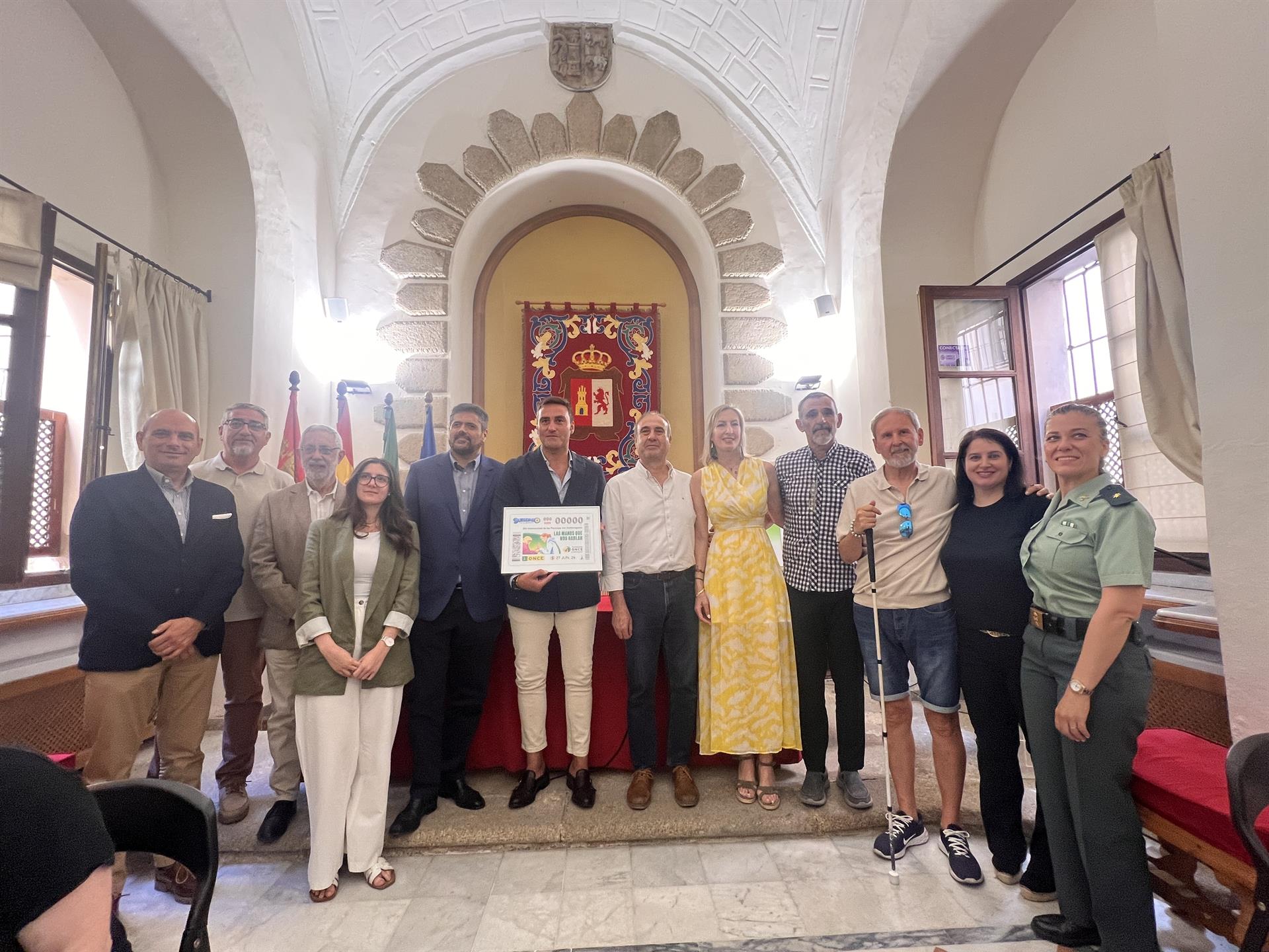 La ONCE presenta en Cáceres un cupón dedicado a las personas sordociegas para reclamar su inclusión La ONCE presenta en Cáceres un cupón dedicado a las personas sordociegas para reclamar su inclusión