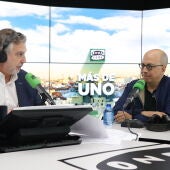 Jorge Volpi junto a Carlos Alsina