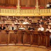 PSC i Junts avalen la proposta del PP per dotar la Guàrdia Urbana de pistoles Taser aquest mandat