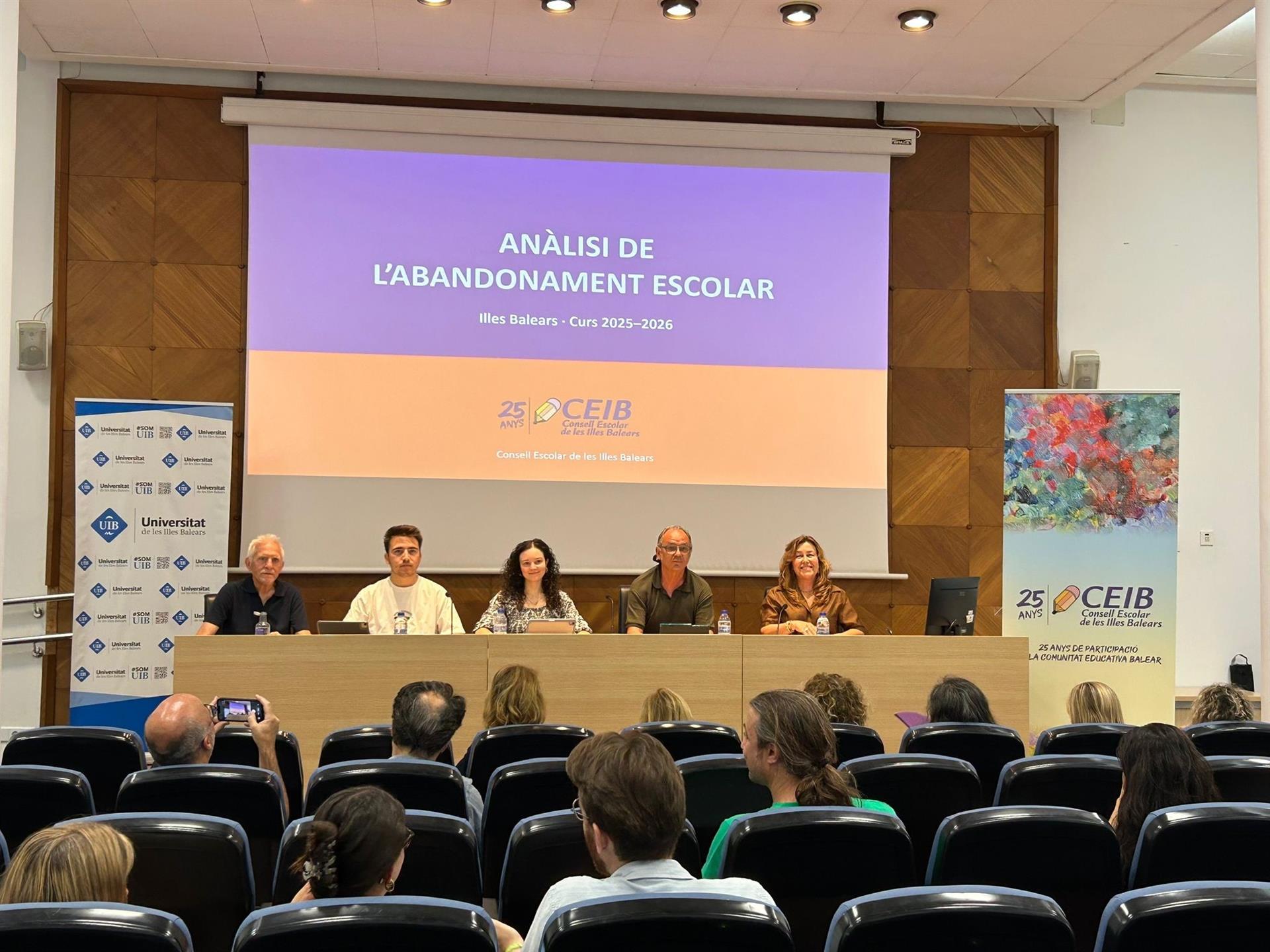 Uno de cada cuatro alumnos de Baleares ha pensado abandonar los estudios en algún momento, la mayoría por aburrimiento Uno de cada cuatro alumnos de Baleares ha pensado abandonar los estudios en algún momento, la mayoría por aburrimiento