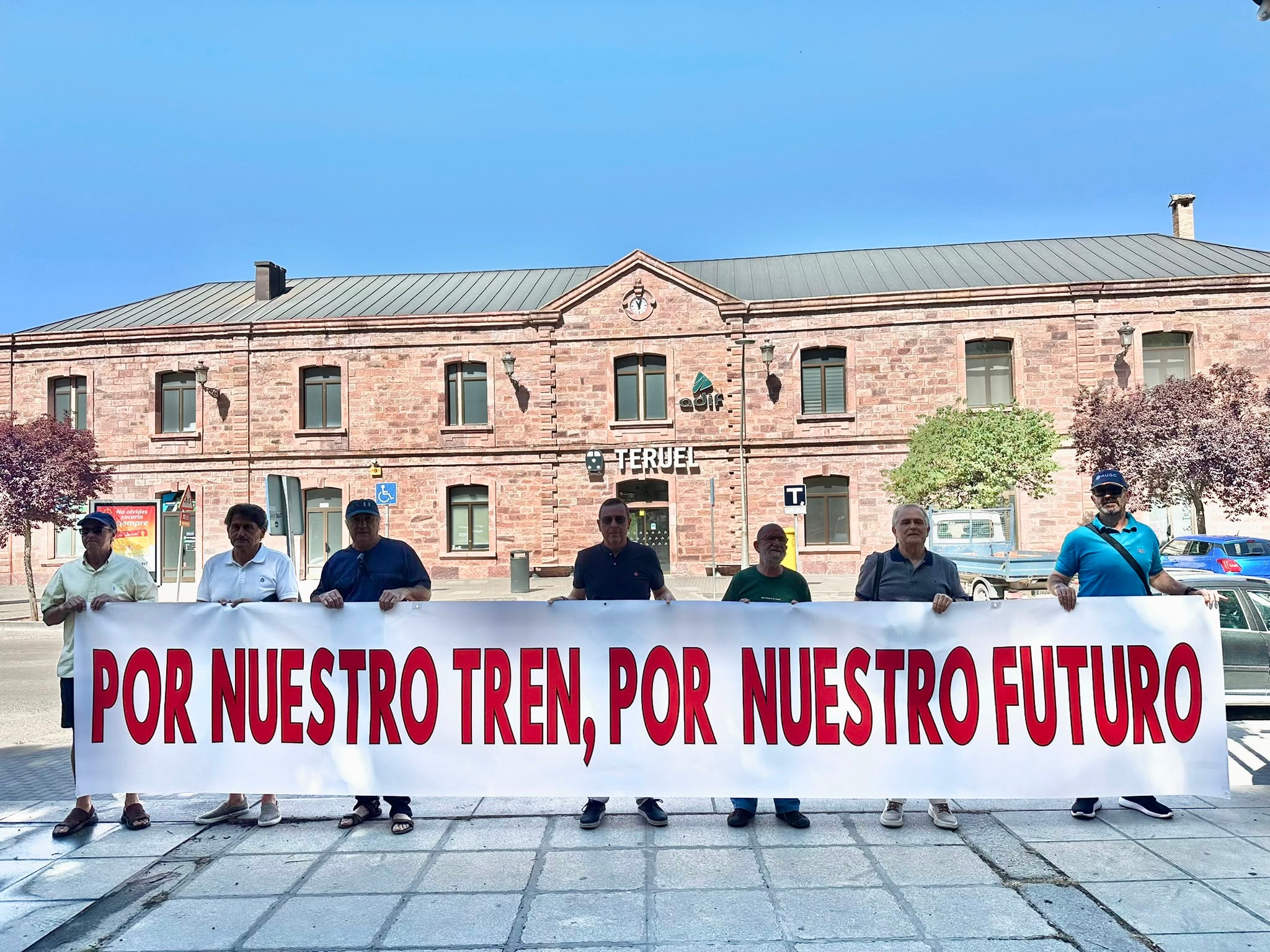 27 entidades apoyan la manifestación por el tren en Teruel 27 entidades apoyan la manifestación por el tren en Teruel