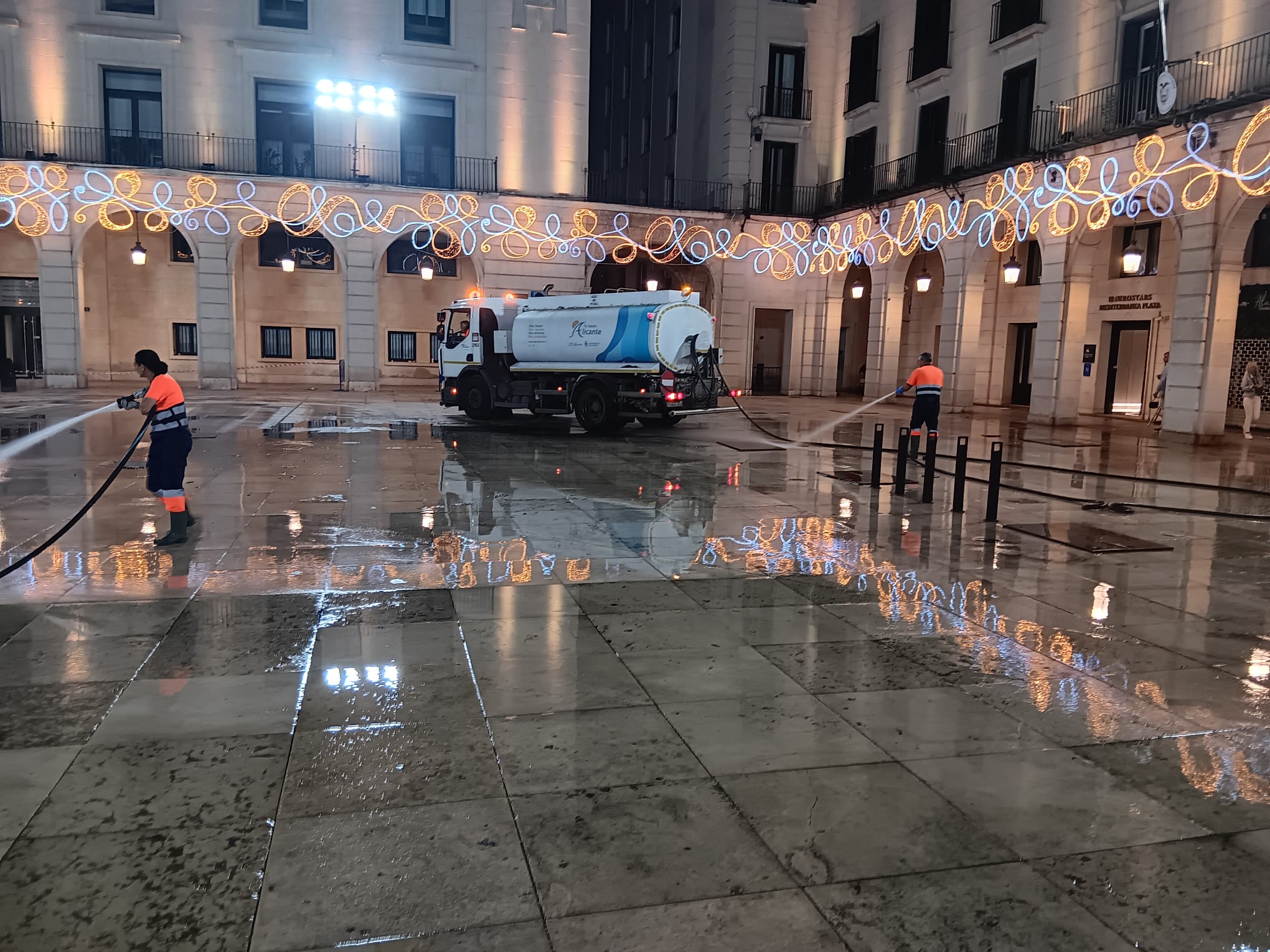 Las Hogueras generan 3.830 toneladas de residuos, 173 más que en 2025 Las Hogueras generan 3.830 toneladas de residuos, 173 más que en 2025