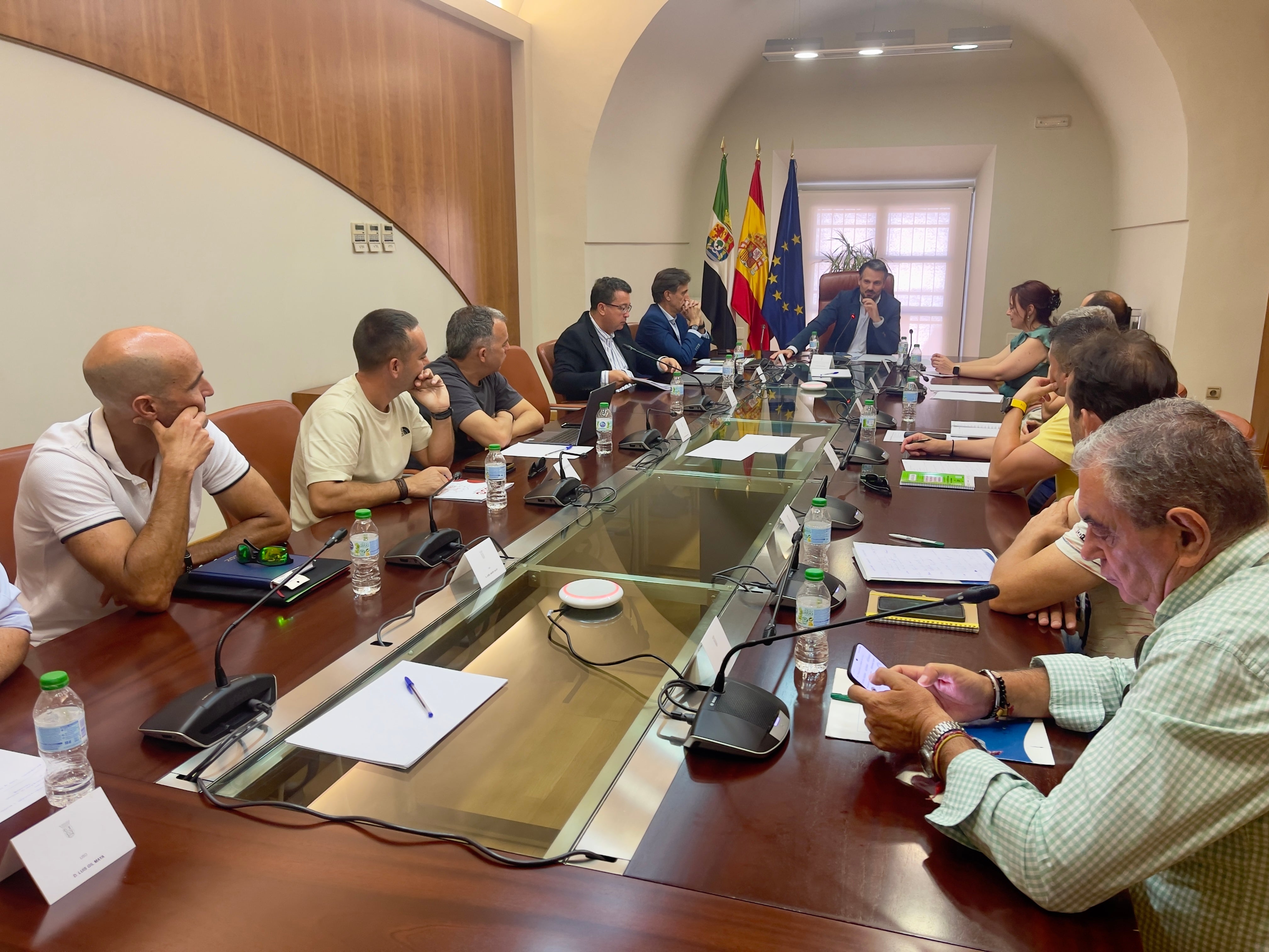 La Junta y los sindicatos del Infoex acuerdan avanzar en la negociación de mejoras para el colectivo La Junta y los sindicatos del Infoex acuerdan avanzar en la negociación de mejoras para el colectivo