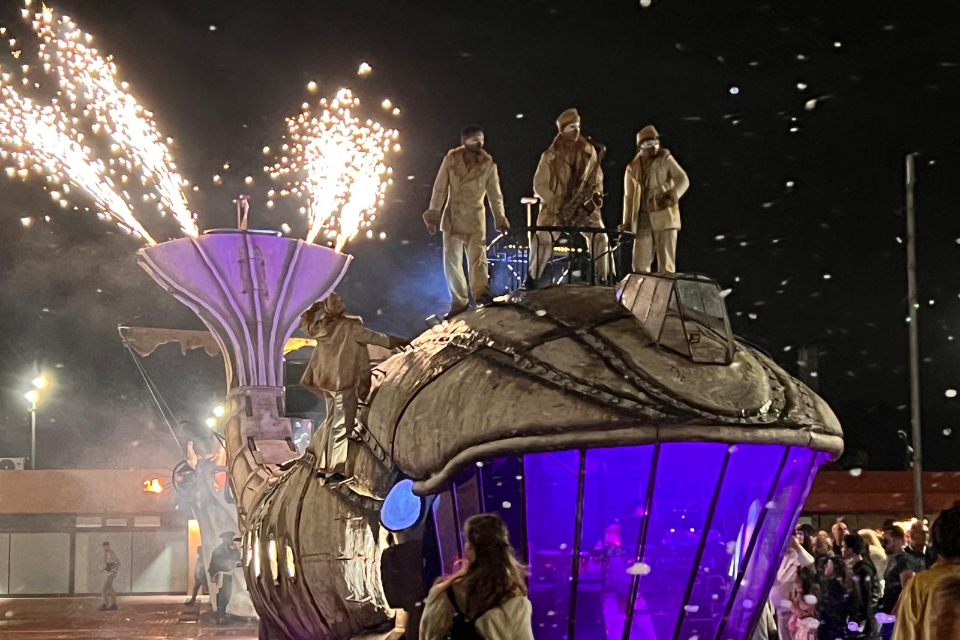Cultura, espectáculos y una gran ballena para la Noche en Blanco de Zaragoza Cultura, espectáculos y una gran ballena para la Noche en Blanco de Zaragoza