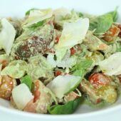 Ensalada de tomate con barrillo verde