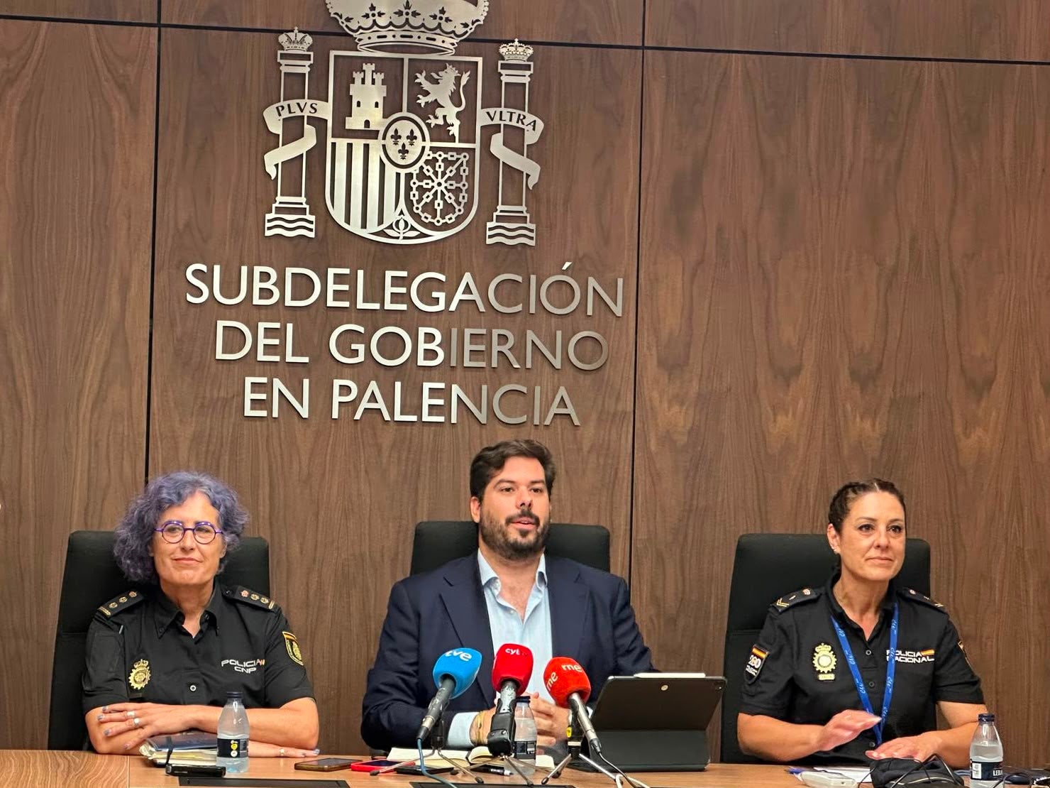 La Policía Nacional detiene en Palencia a 12 personas relacionadas con dos agresiones llevadas a cabo con una motivación homófoba La Policía Nacional detiene en Palencia a 12 personas relacionadas con dos agresiones llevadas a cabo con una motivación homófoba