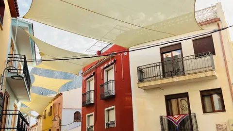 Finestrat crea zonas de sombra en los principales espacios peatonales del casco histórico Finestrat crea zonas de sombra en los principales espacios peatonales del casco histórico