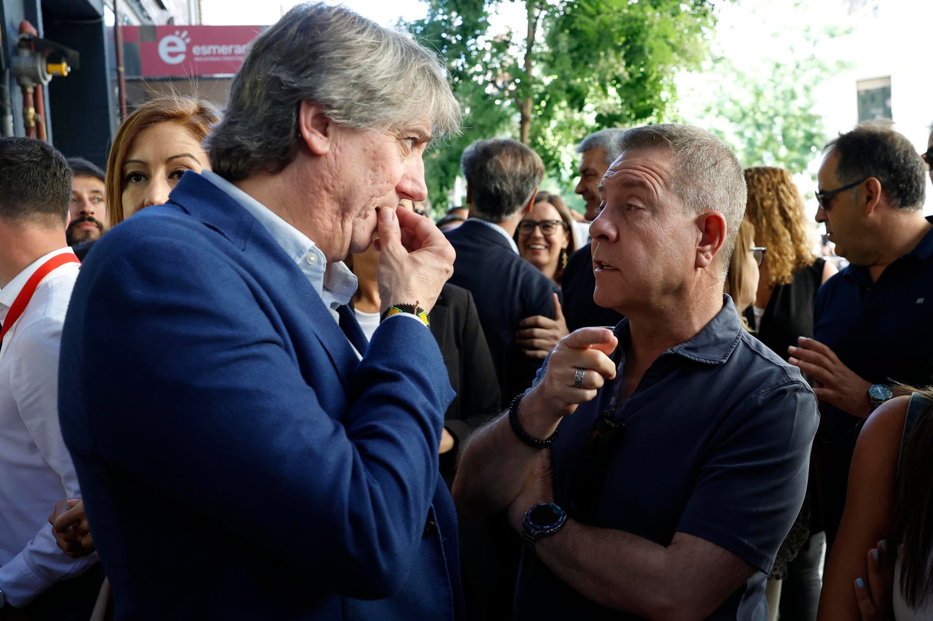 Emiliano García Page, presidente de Castilla-La Mancha, conversa con Carlos Martínez, presidente del PSOE en Castilla y León Emiliano García Page, presidente de Castilla-La Mancha, conversa con Carlos Martínez, presidente del PSOE en Castilla y León