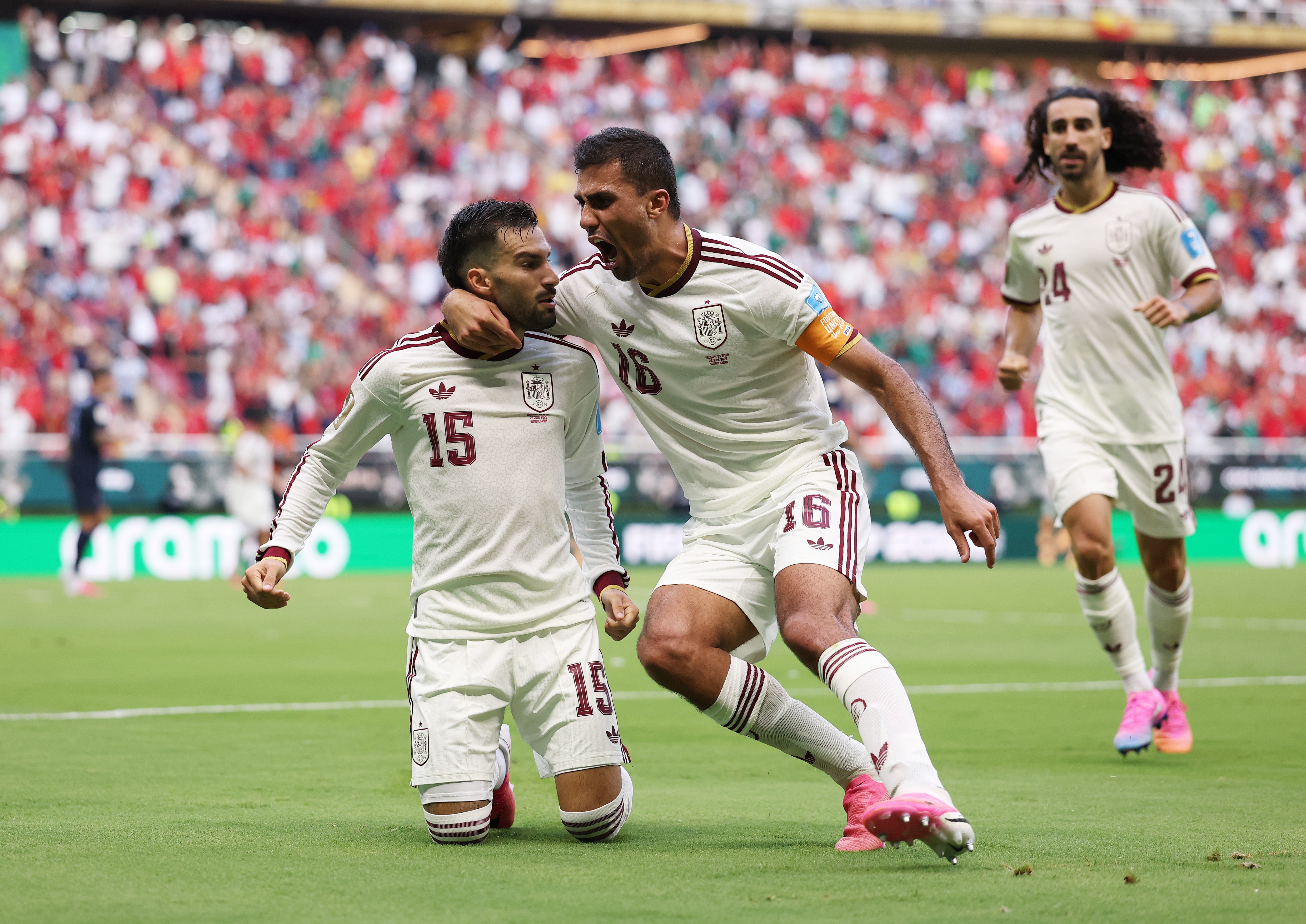 Rodri y Baena celebran el gol de España Rodri y Baena celebran el gol de España