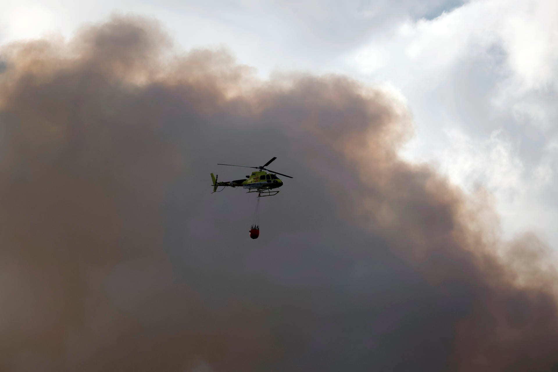 Sanidad publica su primera guía de consejos ante incendios forestales: recomienda usar mascarillas FFP2/N95 Sanidad publica su primera guía de consejos ante incendios forestales: recomienda usar mascarillas FFP2/N95