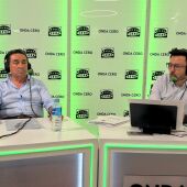 Manuel Mestre Barea, concejal delegado de Costa, Playas y Residentes Internacionales, con Carles Lamelo