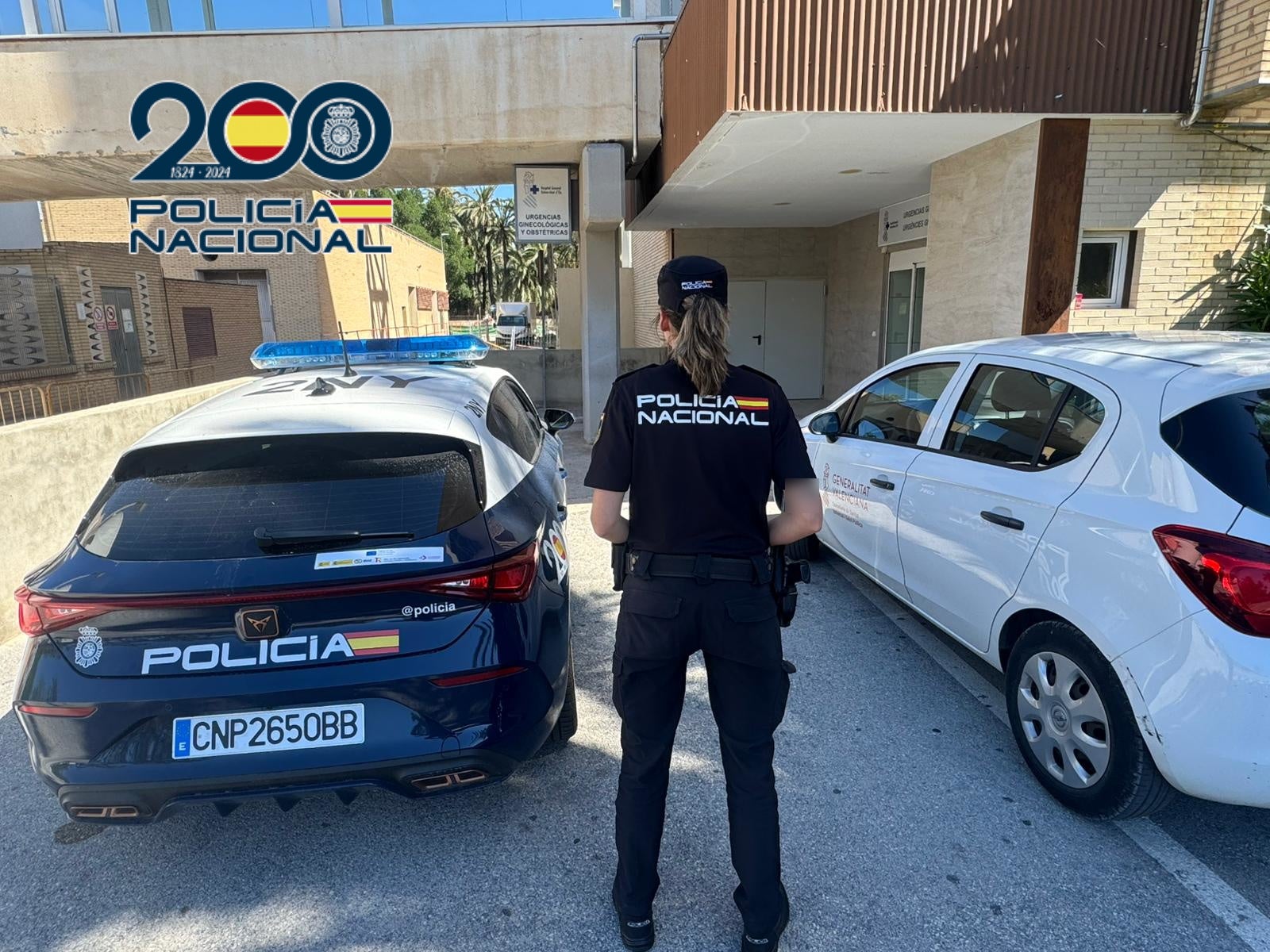 La Policía Nacional detiene a un hombre por agredir a una trabajadora de un hospital de Elche cuando estaba siendo atendido La Policía Nacional detiene a un hombre por agredir a una trabajadora de un hospital de Elche cuando estaba siendo atendido