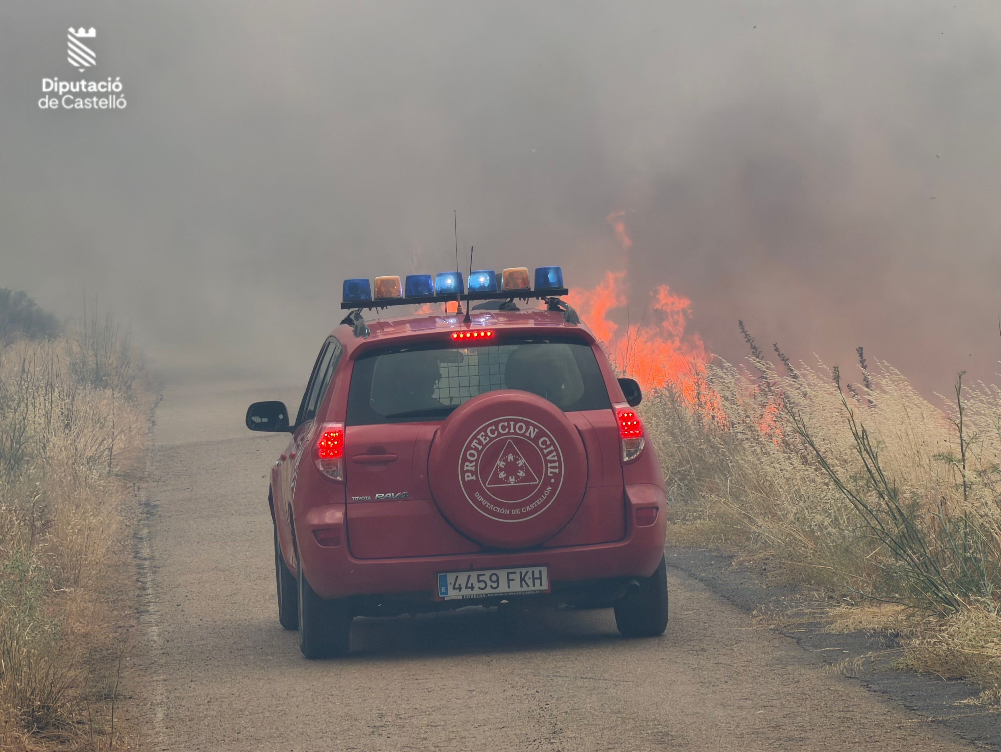 Estabilizado el incendio de Forcall originado junto al camión accidentado en la CV-123 Estabilizado el incendio de Forcall originado junto al camión accidentado en la CV-123