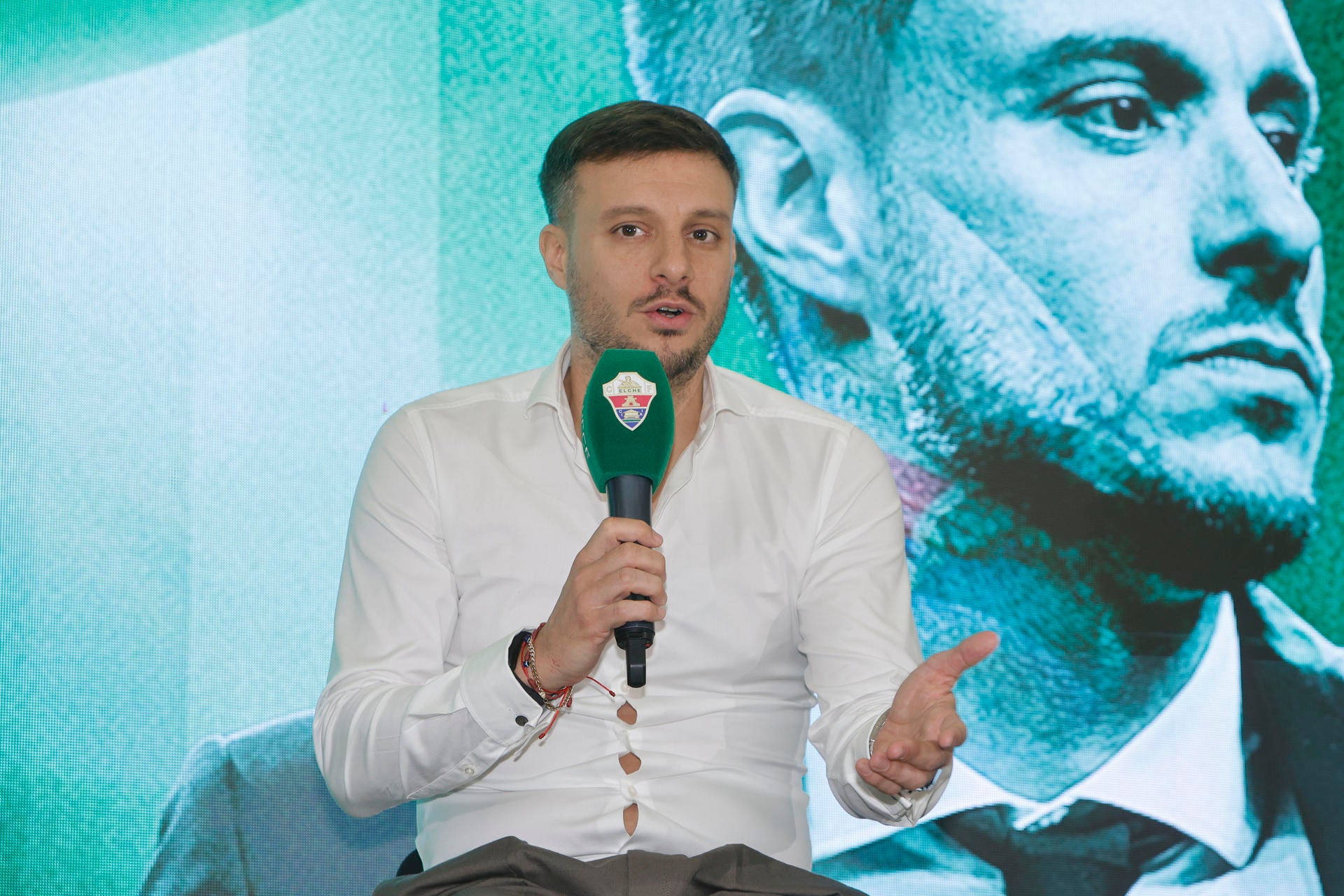Anselmi quiere un Elche CF al que no le asuste tener el balón y que sea “competitivo” en todas las situaciones de un partido Anselmi quiere un Elche CF al que no le asuste tener el balón y que sea “competitivo” en todas las situaciones de un partido