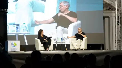David Trueba, en la clausura Siberiana: "Si vaciamos las entrañas de la tierra, ésta no nos va a sujetar igual" David Trueba, en la clausura Siberiana: "Si vaciamos las entrañas de la tierra, ésta no nos va a sujetar igual"