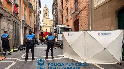 Una persona fallecida y dos heridas muy graves tras ser atropelladas por un camión en Pamplona Una persona fallecida y dos heridas muy graves tras ser atropelladas por un camión en Pamplona