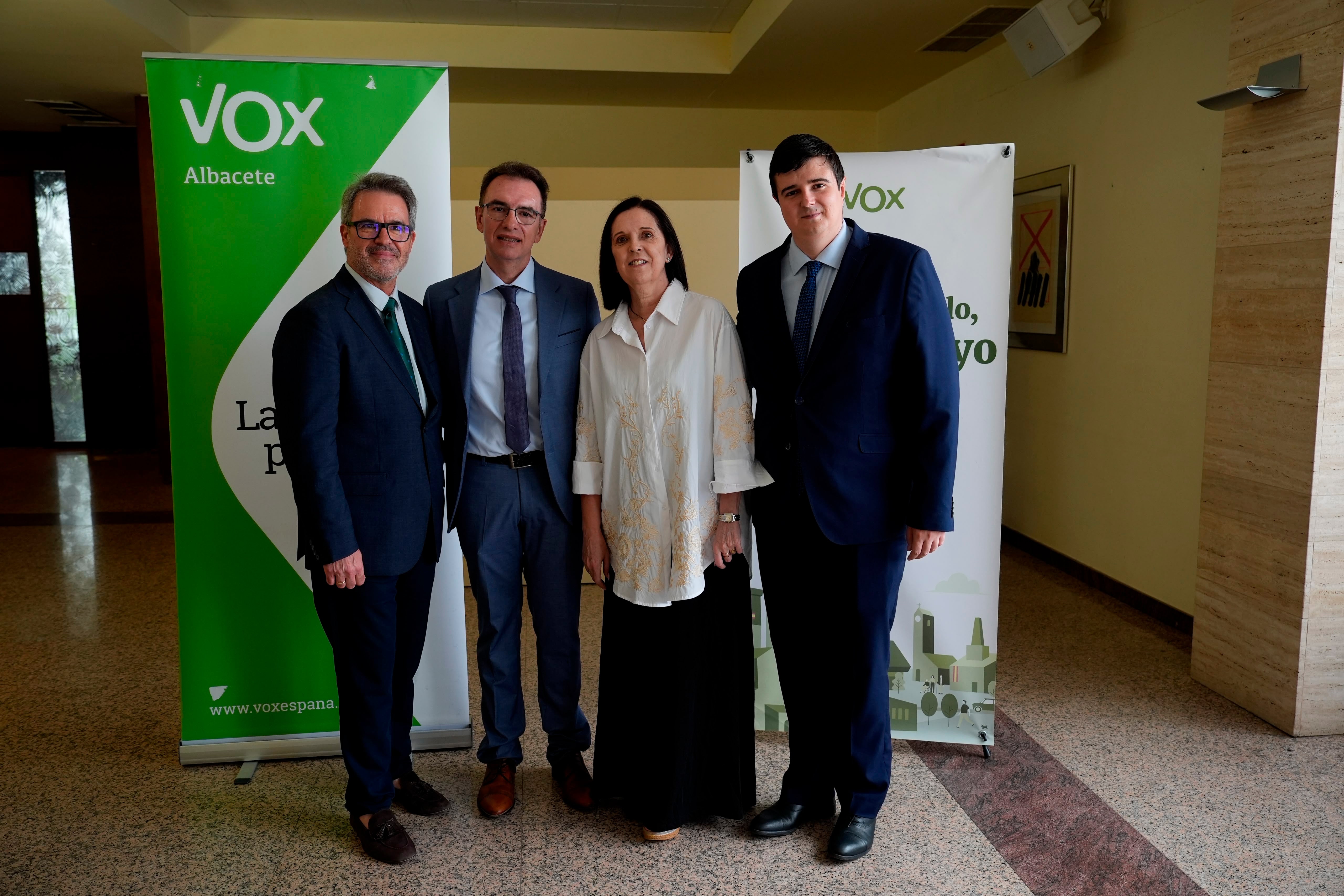 VOX presenta su nuevo Comité Ejecutivo en Albacete VOX presenta su nuevo Comité Ejecutivo en Albacete
