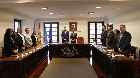 Barb&oacute;n anuncia la licitaci&oacute;n inmediata de la rehabilitaci&oacute;n del Colegio Jovellanos de Vegadeo.