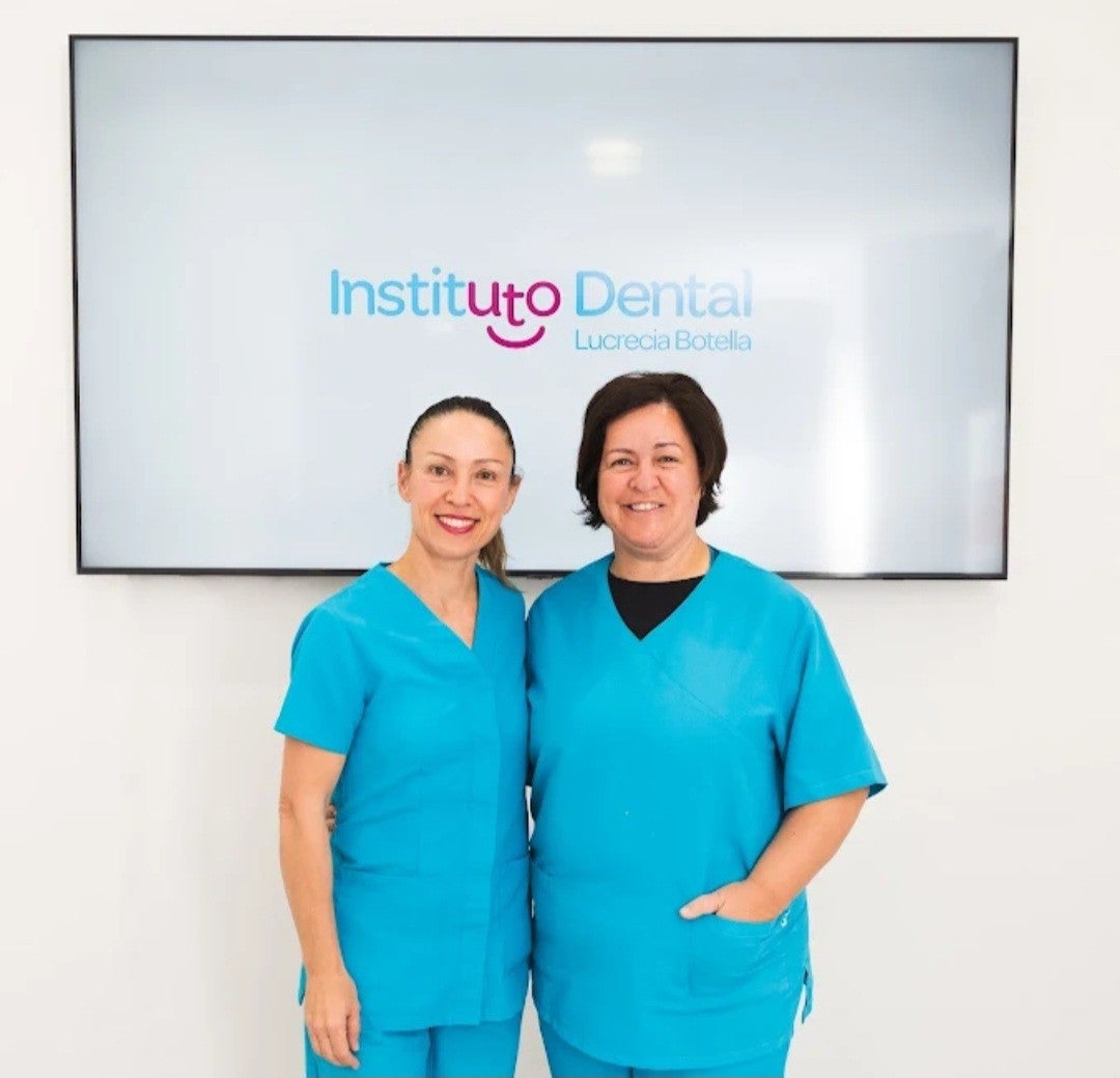 Lucrecia Botella invita a conocer su nueva clínica dental en Torrevieja. Más de 30 años de experiencia para que te preocupes solo de sonreir Lucrecia Botella invita a conocer su nueva clínica dental en Torrevieja. Más de 30 años de experiencia para que te preocupes solo de sonreir